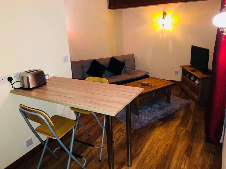 Vibrant Apartment At The Shore In Leith エディンバラ エクステリア 写真